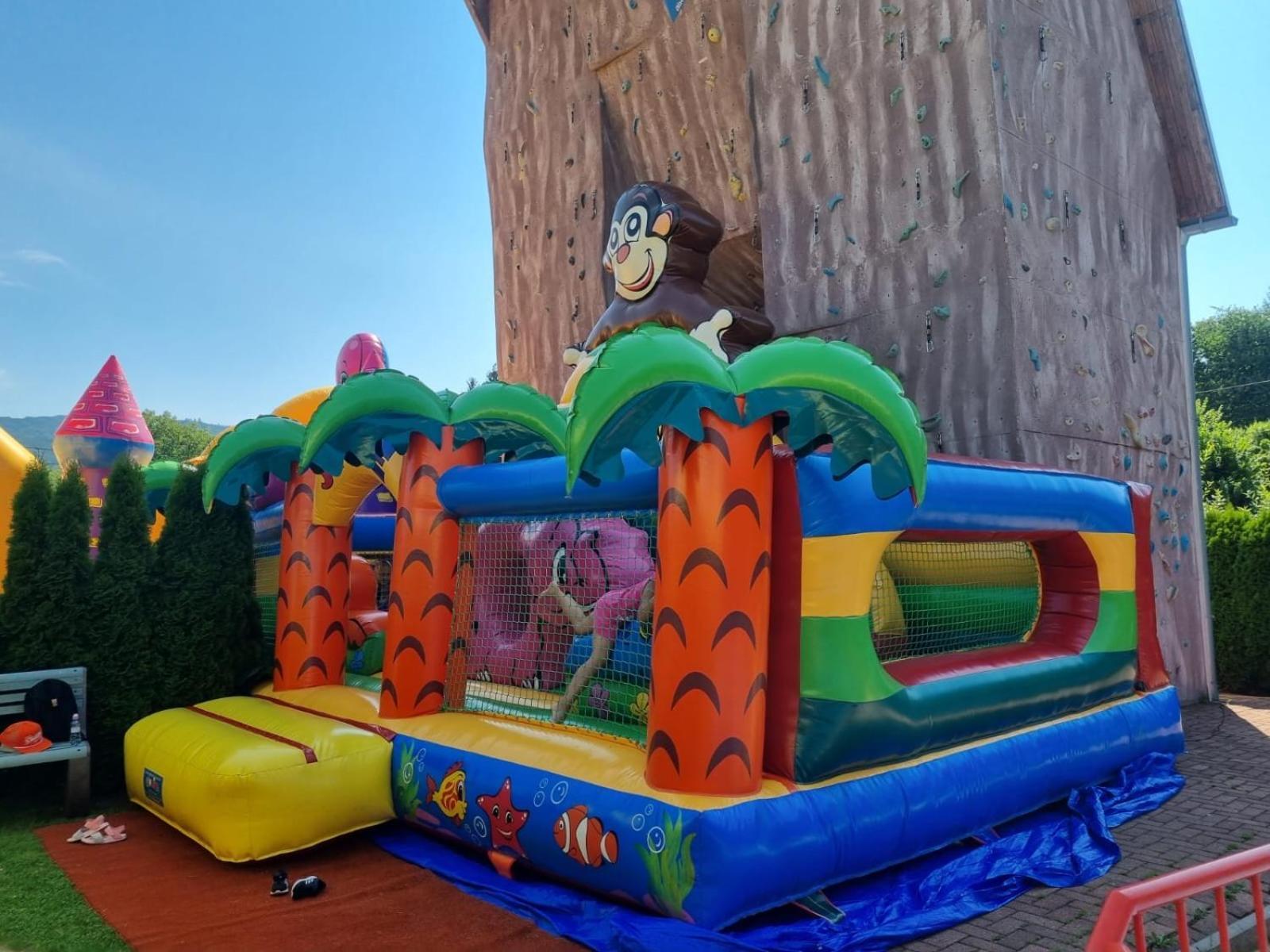 Penzion-Hutira Relax Club Handlová エクステリア 写真
